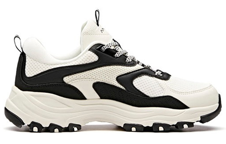 (WMNS) ANTA Outdoor Series Low 'White Black' 12846601-3