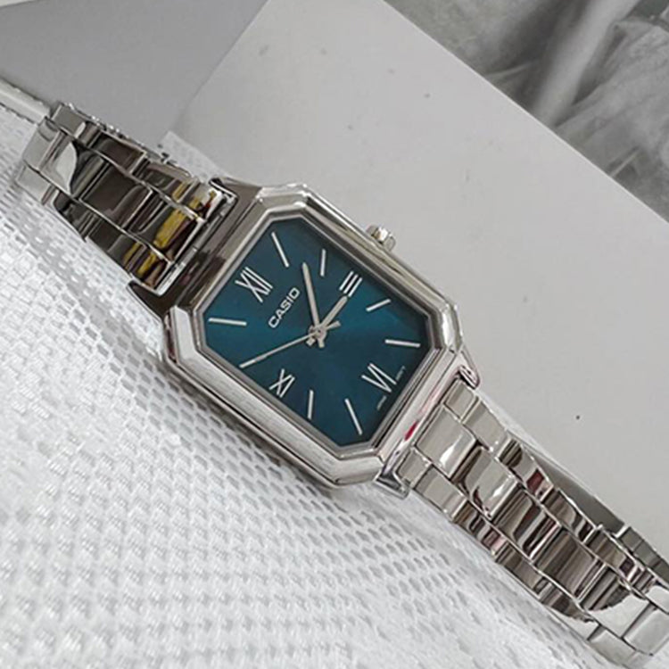 CASIO Female DRESS Japan / South Korea Fashion Silver Analog LTP-E168D-2B