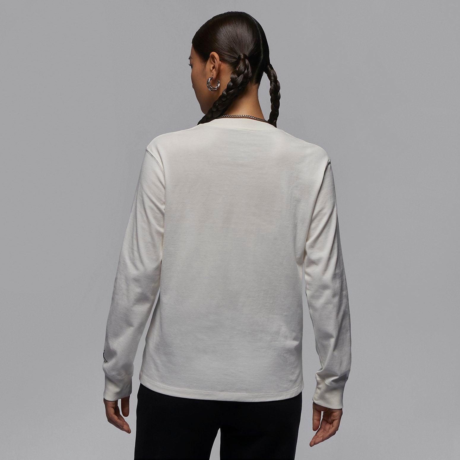 (WMNS) Air Jordan Long-Sleeve Graphic T-Shirt Asia Sizing 'Sail' FD7206-133