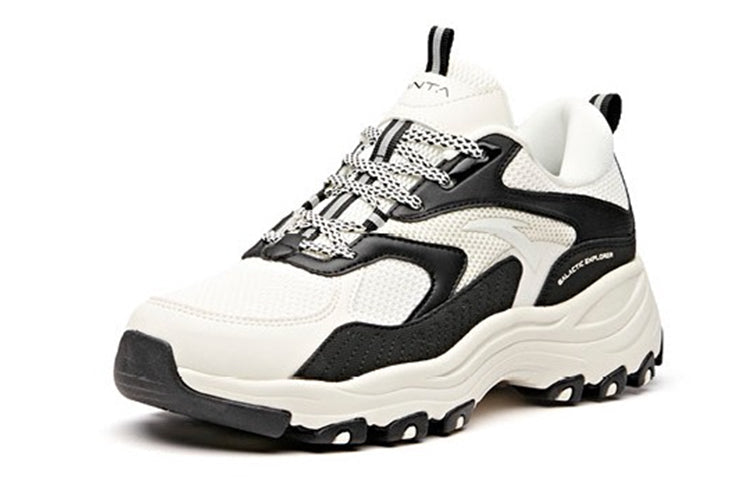 (WMNS) ANTA Outdoor Series Low 'White Black' 12846601-3