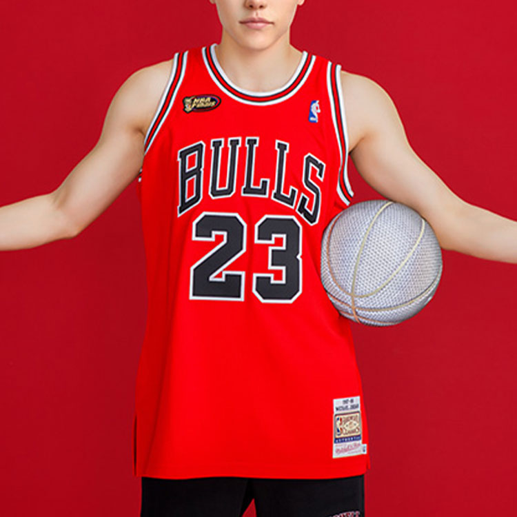 Mitchell & Ness NBA AU 97-98 23 AJY4CP19016-CBUUNRD97MJO