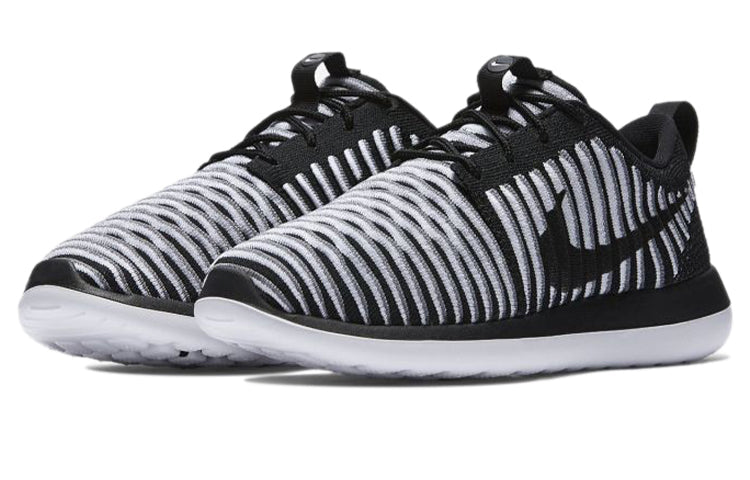(WMNS) Nike Roshe Two Flyknit 'Black' 844929-001