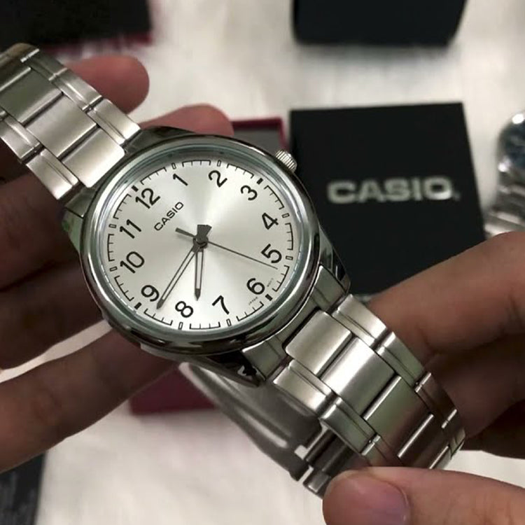 Men's CASIO DRESS Series Classic Retro Small Business Numeric Watch Mens Silver Analog MTP-V005D-7B4