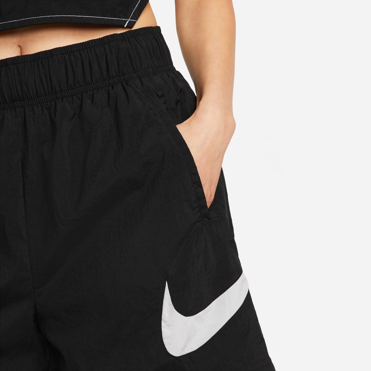 (WMNS) Nike Sportswear Essential High-Rise Woven Shorts 'Black' DM6739-010
