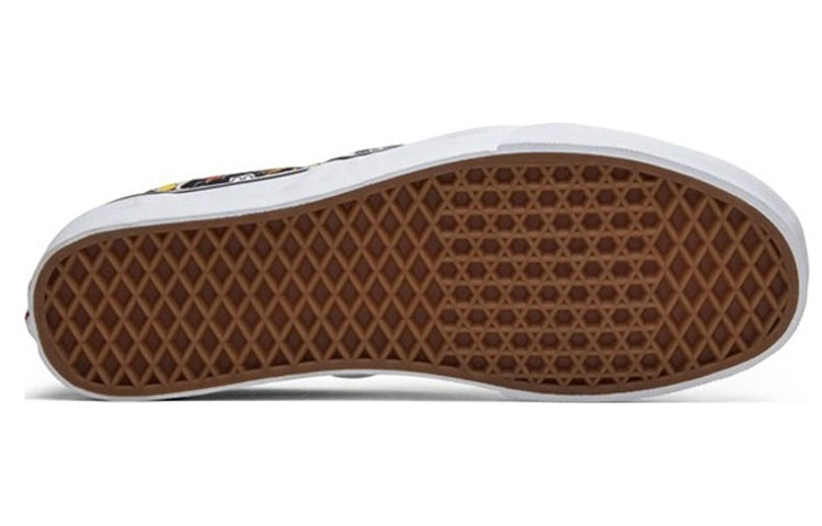 Vans Peanuts x Classic Slip-On 'The Gang' VN0A38F7OQX