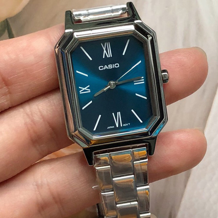 CASIO Female DRESS Japan / South Korea Fashion Silver Analog LTP-E168D-2B
