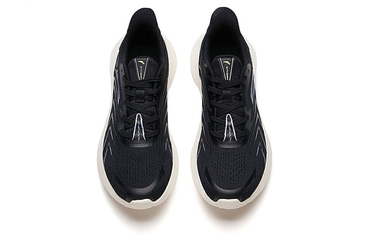(WMNS) ANTA Running Series Sneakers 'Black White' 122135515-1