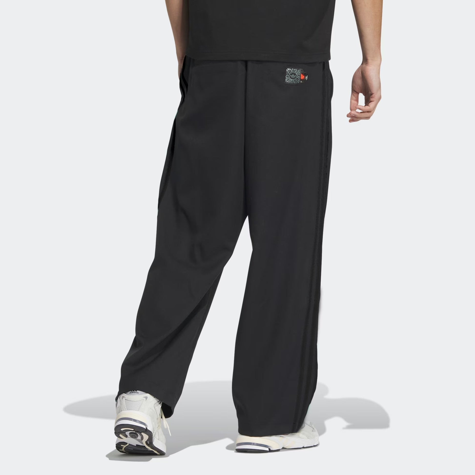 adidas Originals V-Day Pant Asia Sizing 'Black' JE3476