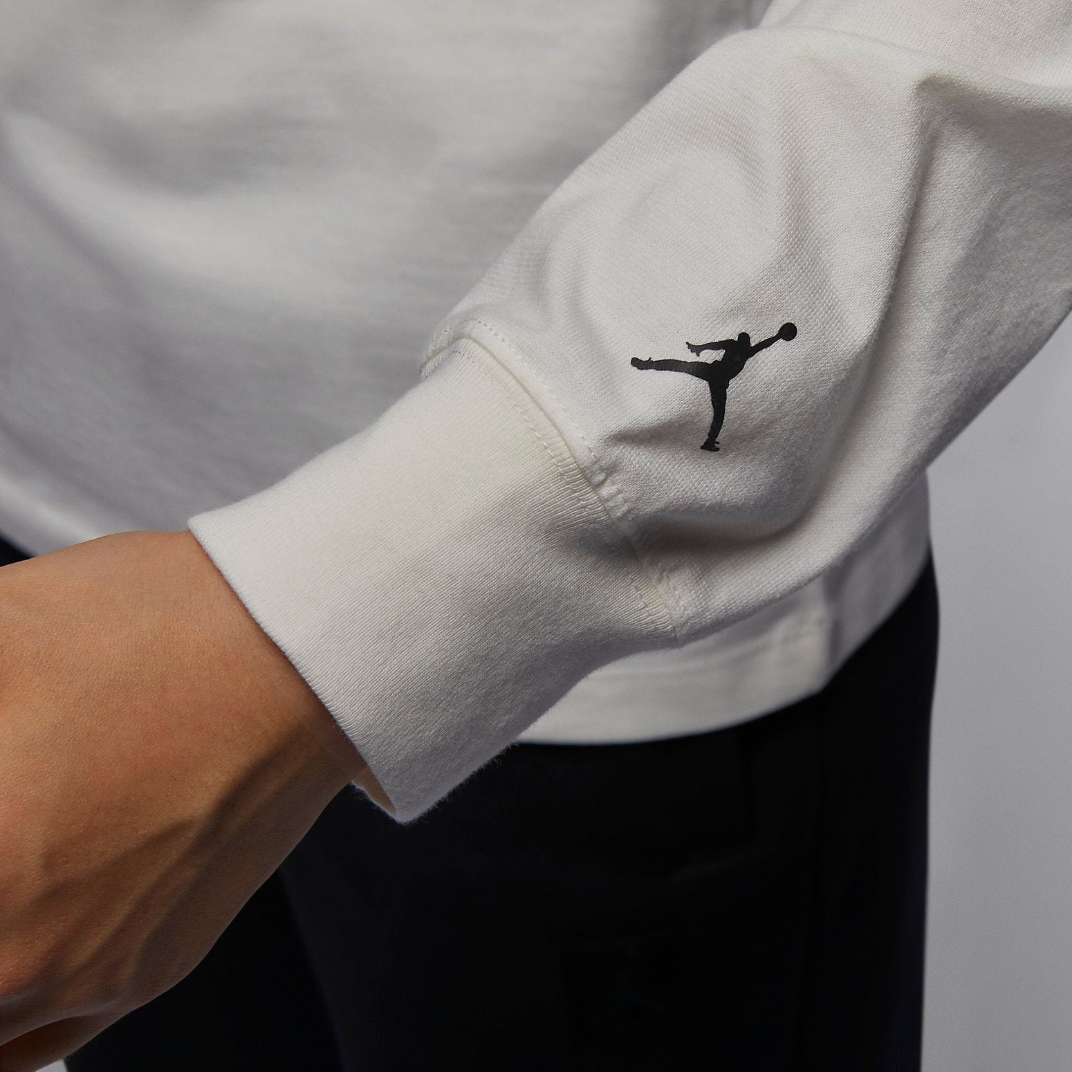 (WMNS) Air Jordan Long-Sleeve Graphic T-Shirt Asia Sizing 'Sail' FD7206-133