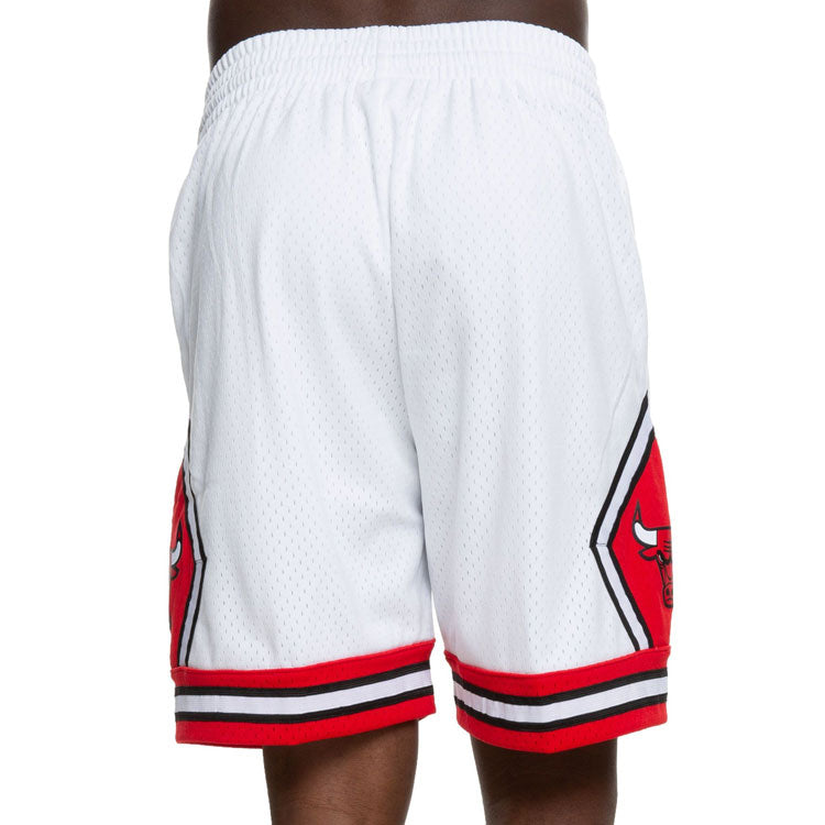 Mitchell & Ness NBA Swingman Shorts Chicago Bulls 1997-98 'White Red' SMSHCP18151-CBUWHIT97