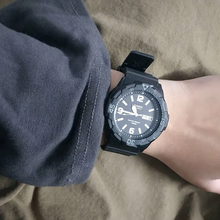 Men's CASIO YOUTH Sports quartz Watch Mens Black Analog MRW-200H-1B3