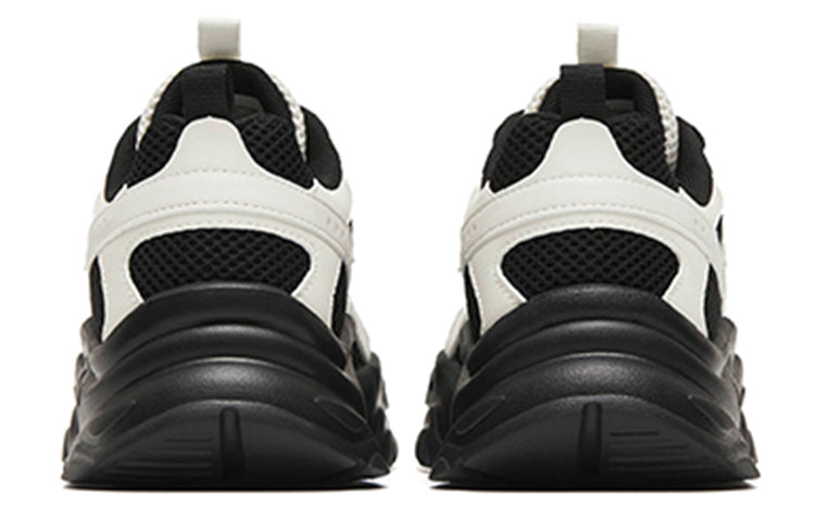 (WMNS) ANTA Life Series Lightweight Casual Sneakers 'Black White' 122258891-3