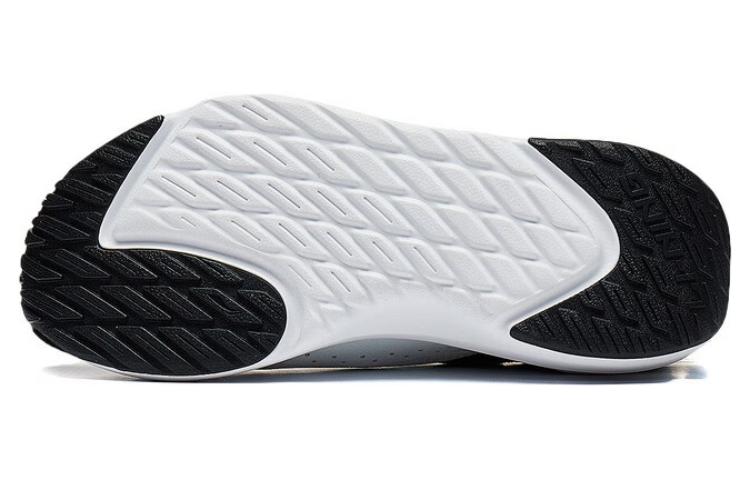 (WMNS) Li-Ning Soft Go 'White Black' AGLT106-4