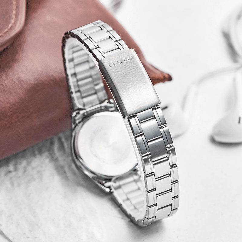 CASIO Quartz Waterproof Silver Analog LTP-V005D-7B2