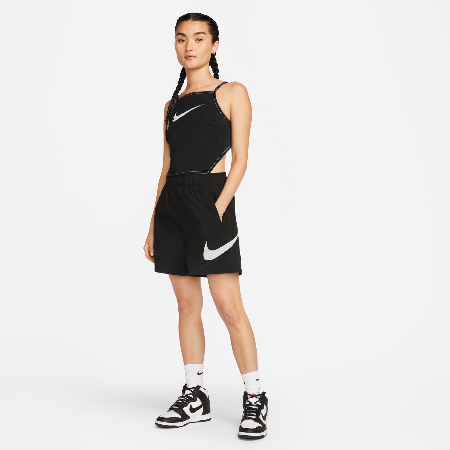 (WMNS) Nike Sportswear Essential High-Rise Woven Shorts 'Black' DM6739-010
