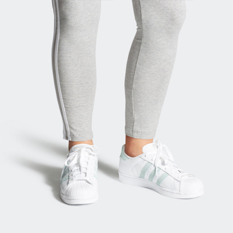 (WMNS) adidas originals Superstar 'White/Ash Green/Silver Metallic' B41509