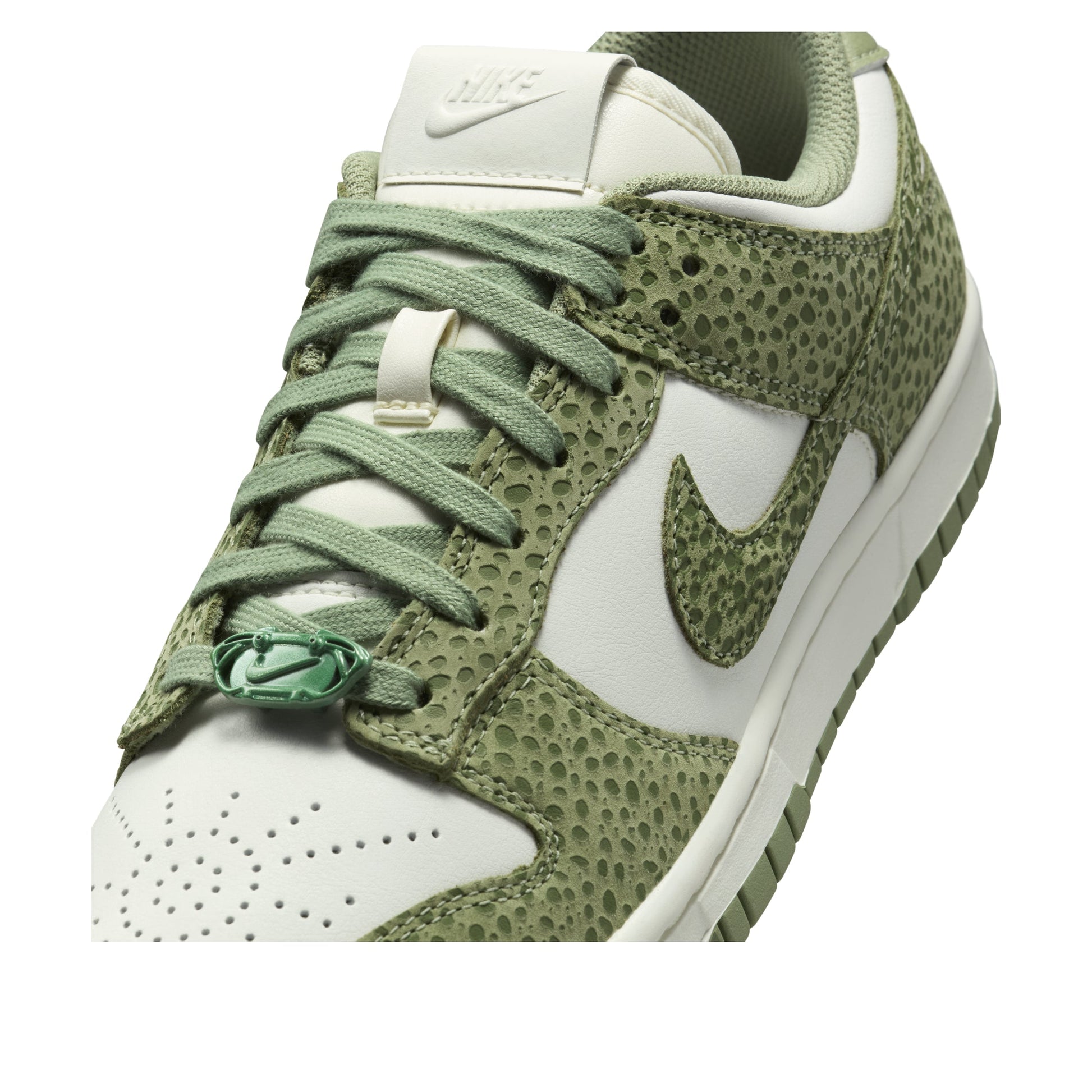 (WMNS) Nike Dunk Low Premium 'Oli Green Safari' FV6516-300
