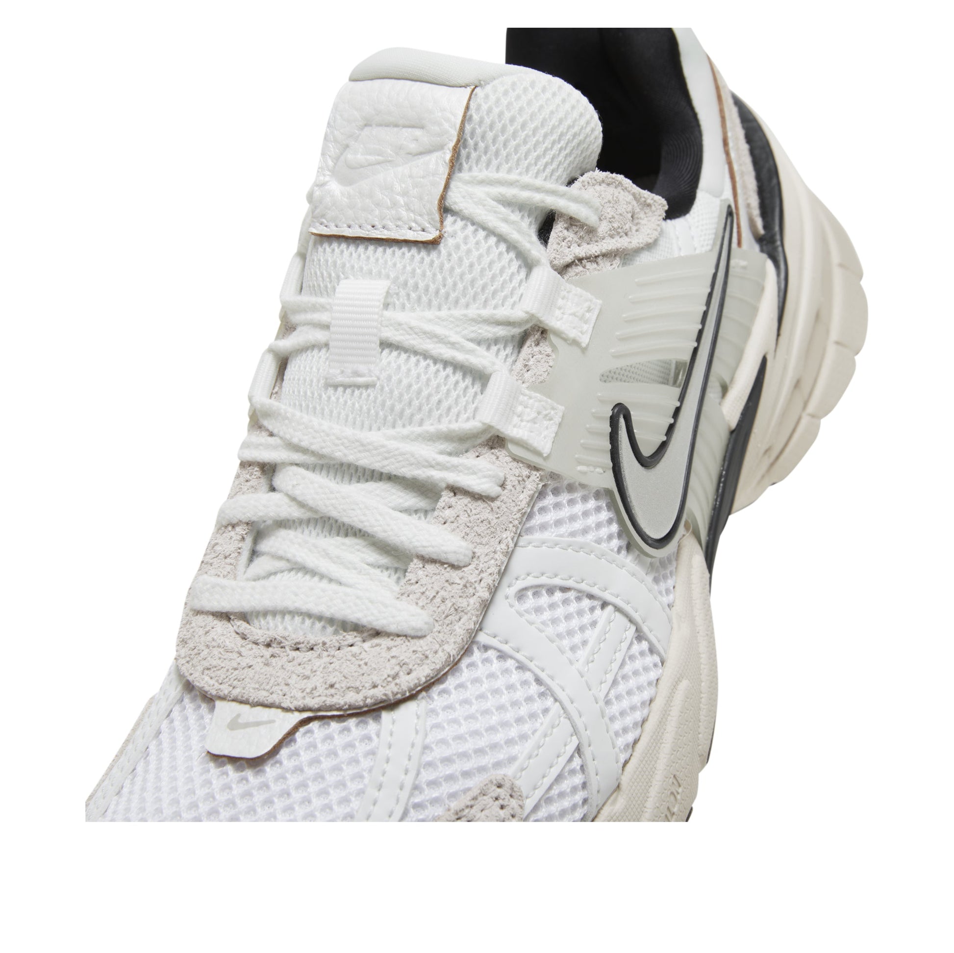(WMNS) Nike V2K Run 'Summit White Light Orewood Brown' FN6703-100