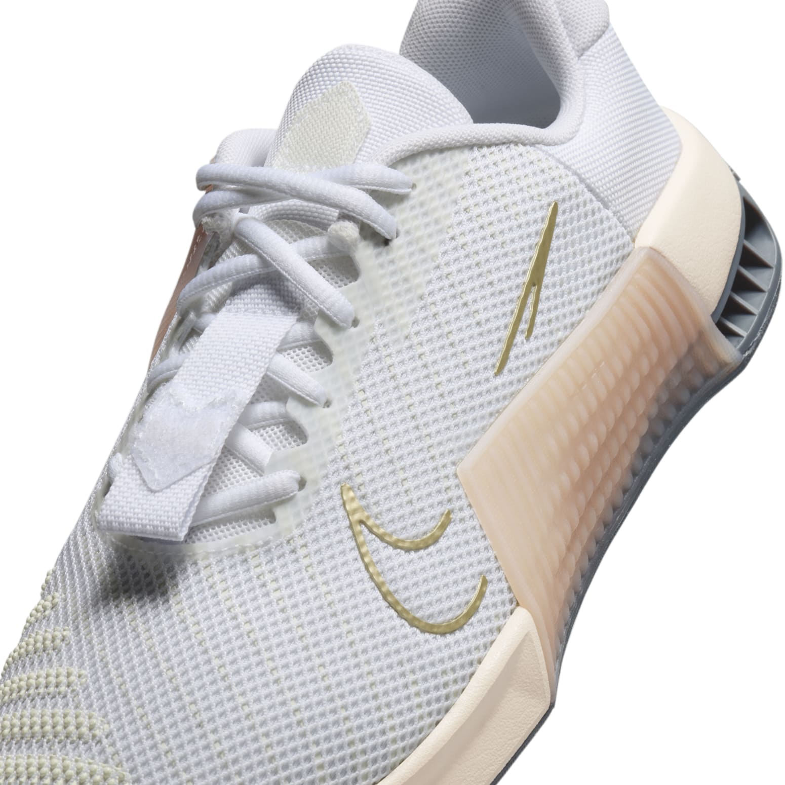 (WMNS) Nike Metcon 9 'White Metallic Gold Grain' DZ2537-104