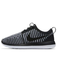 (WMNS) Nike Roshe Two Flyknit 'Black' 844929-001